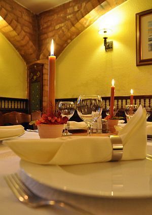 Le restaurant élégant de l'hôtel Révész de 3 étoiles á Gyor en Hongrie