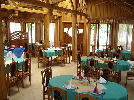 3-sterren onderdak bij het Balatonmeer - restaurant van het Hotel Korona in Siofok