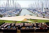 4* Cafenea cu panoramă frumoasă pa marina în Hotel Marina Port