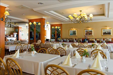 Hôtel Marina-Port excellent restaurant à Balatonkenese
