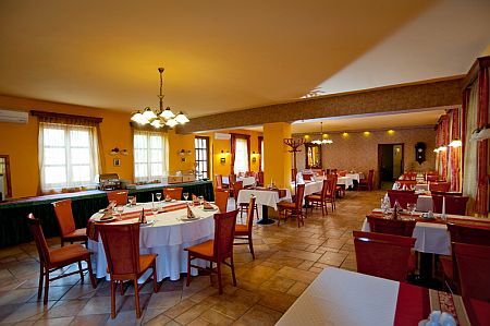 Ristorante al hotel Gastland in Ungheria vicino l'autostrada M0