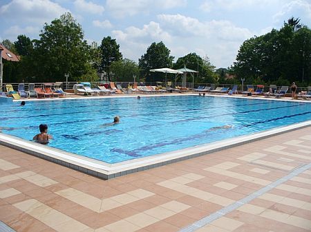 Piscină termală în aer liber și termală în Mosonmagyarovar