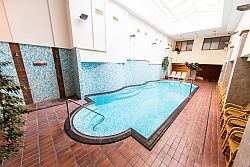 Wellness Hotel Aranyhomok - zwembad in een viersterren hotel in Kecskemet