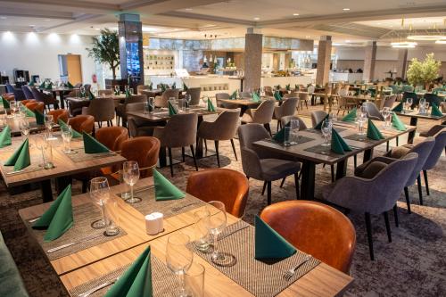 4* Restauracja Hotelu Azur ze śniadaniem i kolacją w formie bufetu