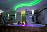 Viktória Hotel Sárvár óriás jacuzzija wellnesst kedvelőknek