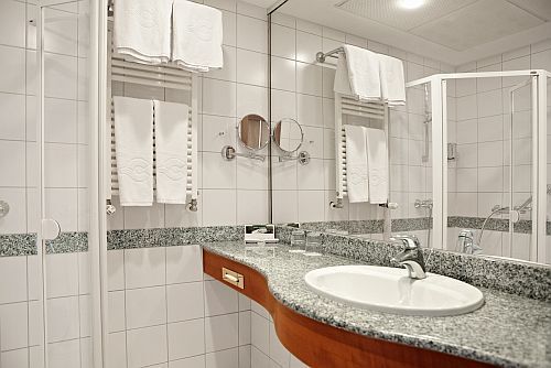 Heviz Carbona Badezimmer - Heviz Naturmed Carbona Hotel