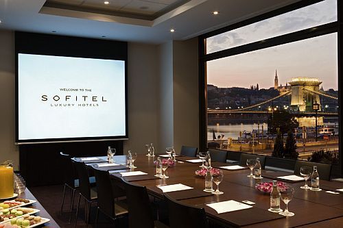 ソフィテルホテル-鎖橋-Hotel Sofitel Budapest***** Sofitel Chain Bridge Budapestのパノラマレストラン・アジア・ハンガリ―料理