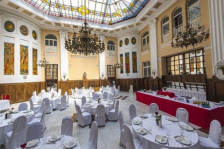 Restaurant elegant in Grand Hotel Aranybika