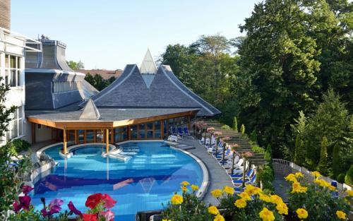 Piscină în Heviz la lacul termal în hotelul Health Spa Resort Heviz