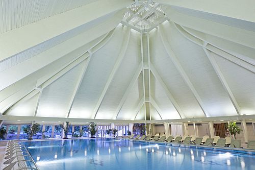 Simbassäng i Health Spa Resort Heviz - Ungern - termalhotell