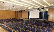 Conferentieruimte met een capaciteit van 700 personen in Hotel Eger Park - de grootste conferentiezaal in de regio Noord-Hongarije