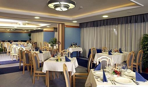 Hotel Eger Park - элегантный ресторан 3-звездного отлея Парк Эгер - Eger - Hungary