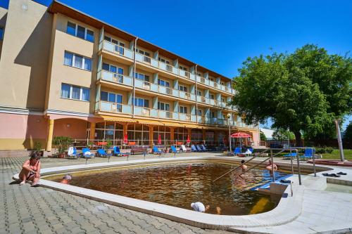 Hungarospa Thermal Hôtel á Hajduszoboszlo, en Hongrie - piscine