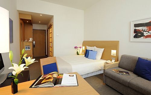 Budapest - bequemes und geräumiges Zimmer am Donauufer im Novotel Hotel Budapest