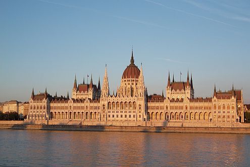 Novotel Danube près du centre de la ville de Budapest avec le panorama sur le Parlement et le Danube