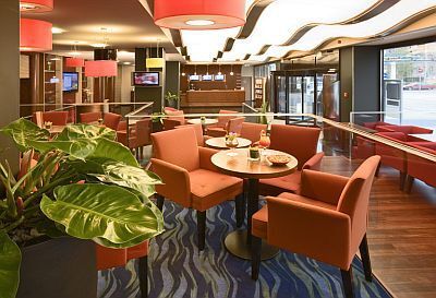 Danube Budapest Novotel - фойе отеля на берегу Дуная в Будапеште