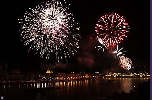 Panorama sur le feux d'artifice á Budapest dans l'hôtel Novotel Danube 