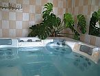 Jacuzzi in Pensiunea Laguna din Mogyorod - Pensiune ieftină şi frumoasă