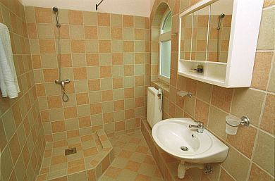 Pokoje z łazieńką przy Hungaroringu - Pensjonat Laguna, Mogyorod