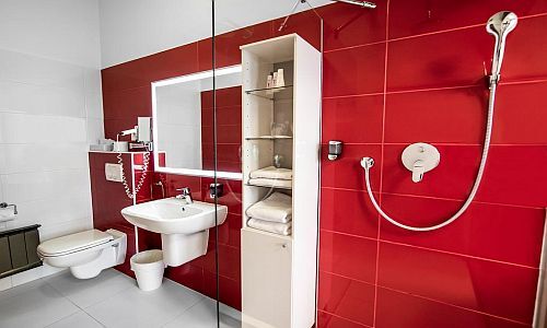 La salle de bains de la chambre de l'hôtel Rubin - Wellness et conférences á Budapest - budapest hôtels online réservation