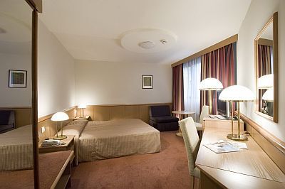 Отель в центре Будапешта, на улице Ваци Mercure Budapest City Center ****