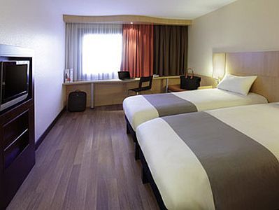 Habitación doble del hotel Ibis Heroes Square 3* en Budapest