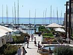 Yacht Kikötő a Golden wellness hotel közelében Balatonfüreden