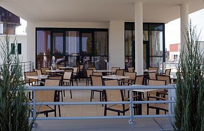 La terrasse - Hôtel Famulus avec 4 étoiles - Győr, Hongrie