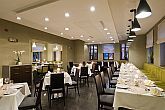 Betaalbare accommodatie in Eger, Hongarije - sfeervol restaurant van het Hotel Villa Volgy **** met regionale en internationale specialiteiten