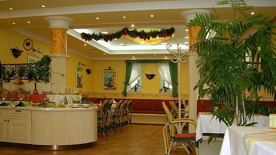 Elegant restaurant in Papa - wellness weekend in het viersterren Hotel Villa Classica in West-Hongarije