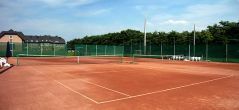 Teren de tenis în Hotel de 3 stele Granada din Kecskemet