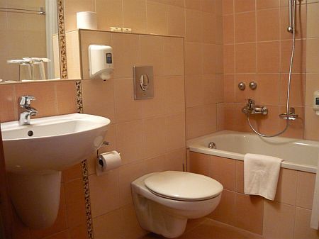 Kecskemet - Hotel Granada - stanza da bagno - hotel a 3 stelle a Kecskemet