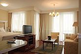 Недорого номер люкс 3-х комнатный в отеле Queen’s Court Hotel & Residence Budapest