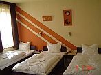 Discount room with 3 beds in Hotel Agoston, in the centrum of pecs