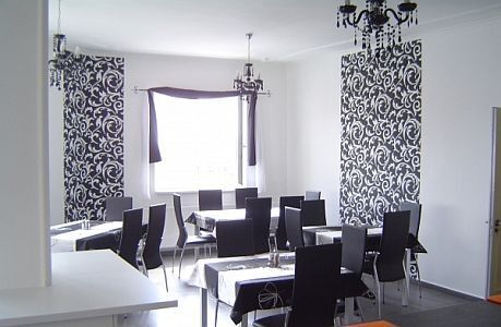 Зал для завтрака при отеле 'Ágoston Hotel' находившегося в центре города Печ
