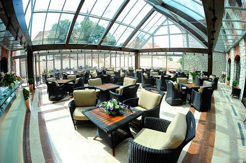 Wintertuin in Hotel Andrassy Residence met eigen wijnkelder in de wijnstreek Tokaj