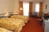 La chambre avec 3 lits - Hôtel Corvin 3 étoiles Budapest - vacances en Hongrie