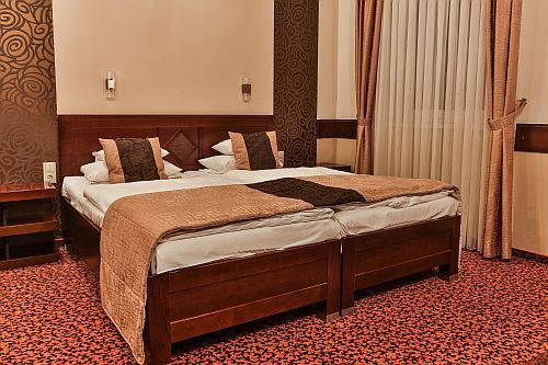 Apollo Thermalhotel Hajduszoboszlo - элегантный термальный отель в известном курорте Хайдусобосло - уютный двухместный номер с велнес- и лечебными услугами - Hajduszoboszlo