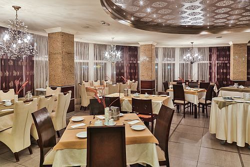 Restaurant van het Thermaal en wellnesshotel Apollo - wellnessweekend in Hajduszoboszlo