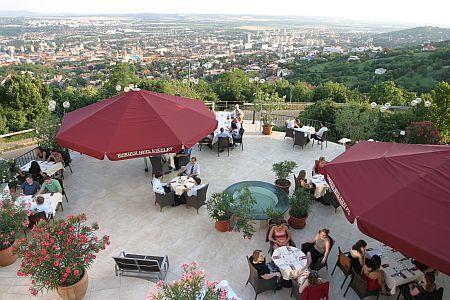 Hotel Kikelet a Pecs - terrazza - ristorante - Pecs