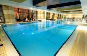 Piscina interioara a Hotelului Divinus - weekend wellness in Debrecen