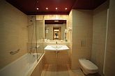 Pokoje z łazieńką w hotelu czterogwiazdkowym w Budapeszcie - Hotel Castel Garden Budapeszt
