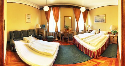 Omnibusz Hotel Budapest - уютный и просторный номер с двуспальней кроватью на пештской стороне Будапешта