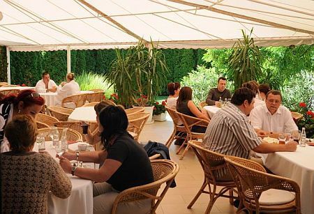 Terrasse im Ket Korona Wellness- und Konferenzhotel - Balatonszarszo