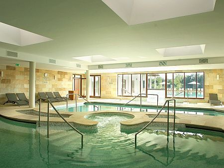 4* Bien-être et thermalisme piscine d'eau thermale Balneum