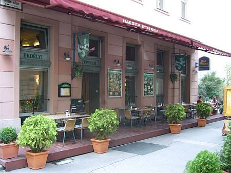 Terrasse mit Hargita Restaurant im The Three Corners Art Hotel Budapest - 3 Sterne Hotel im Zentrum