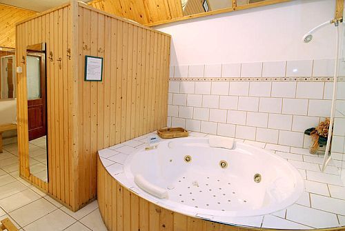 Jacuzzi in Pensiunea Panorama din Eger, Ungaria