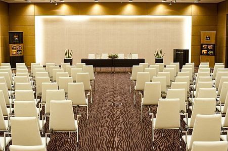 Sala de reuniones y sala de conferencias en Abacus Wellness Hotel