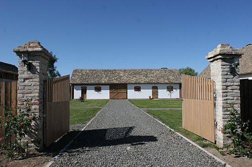 Hotel Zichy Park - Bikács-Kistápé Liget - casa antigua en el balneario