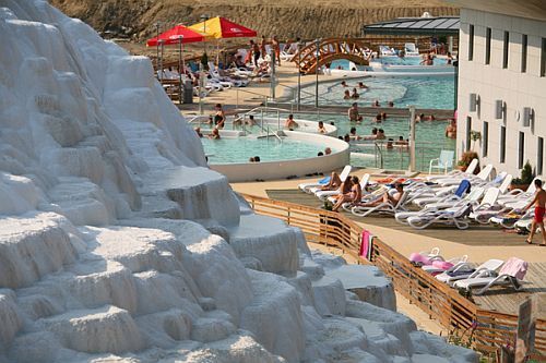 Saliris uzdrowisko termalne i wellness hotelowe odkryte duże baseny